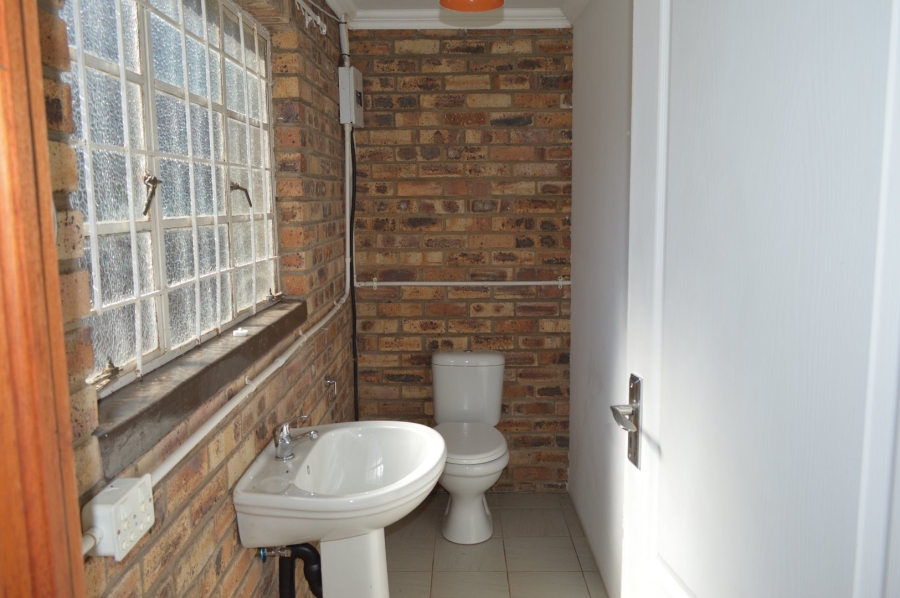 5 Bedroom Property for Sale in Flamwood North West